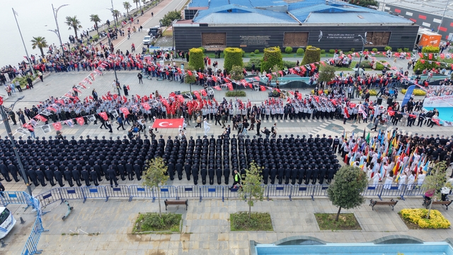 Samsun'da 19 Mayıs kutlamalarında 'Bayrak Devir Teslim' töreni
