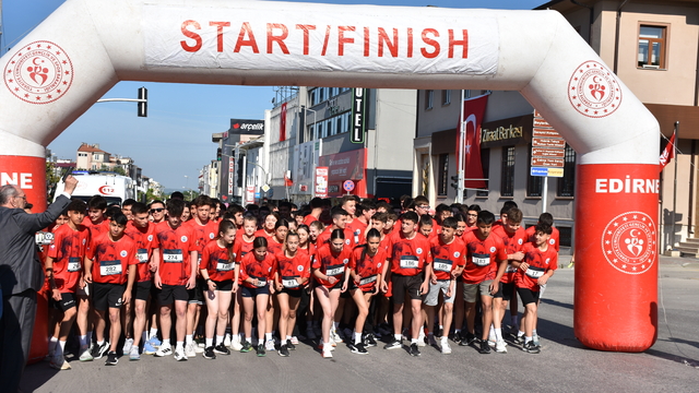 Edirne'de 19 Mayıs kapsamında "Milli Mücadeleden Barışın Tesciline" koşusu düzenlendi
