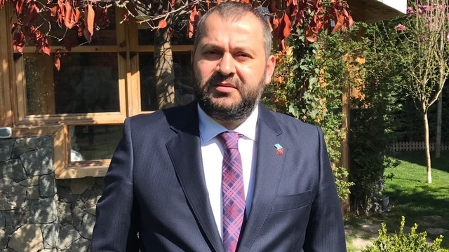Gökhan Saral: "Trabzonspor için en büyük kazanç Fatih Tekke'nin liderliğidir"
Trabzonspor eski kulüp başkan yardımcısı Gökhan Saral
"Kulübümüz Fatih Sultan Tekke ile kendi köklerine dönmüştür"
"Trabzonspor geleceğe istikrar ve öz evlatlarıyla yürüyecek"