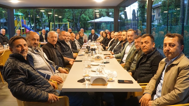 AK Parti'de kusursuz toplantı
AK Parti Düzce il yönetimi Kusursuz Kafe'de buluştu