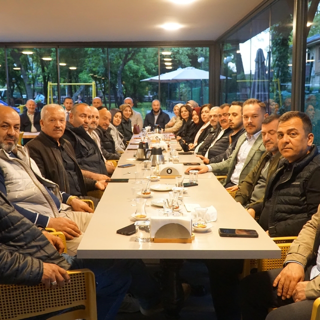 AK Parti'de kusursuz toplantı
AK Parti Düzce il yönetimi Kusursuz Kafe'de b...