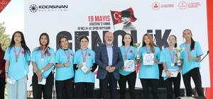 Başkan Çolakbayrakdar: "Gençler için çalışıyor, geleceğe yatırım yapıyoruz"...