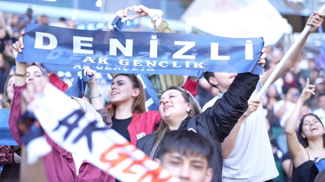 Denizlili gençler 'Bir Gençlik Şöleni'ne damga vurdu