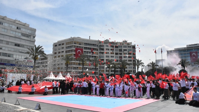 İzmir'de 19 Mayıs coşkusu