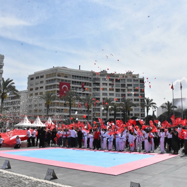 İzmir'de 19 Mayıs coşkusu