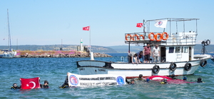 Çanakkale'de üniversiteli dalgıçlar 19 Mayıs'ı denizin altında kutladı