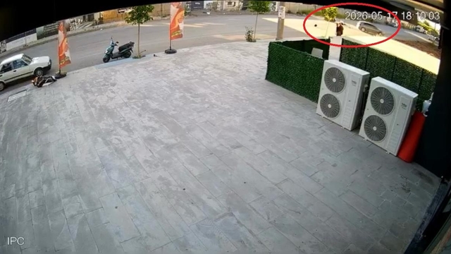 Otomobil ile motosikletin çarpıştığı kaza kamerada