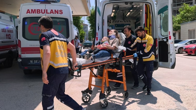 Otomobil takla attı; 1'i çocuk, 5 yaralı