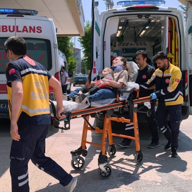 Otomobil takla attı; 1'i çocuk, 5 yaralı