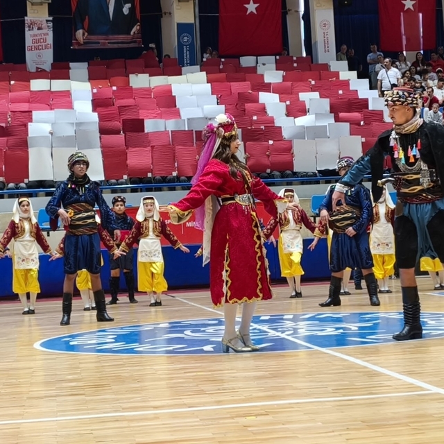 Aydın'da 19 Mayıs coşkusu yaşandı
Öğrencilerin gösterileri kutlamaya damga...