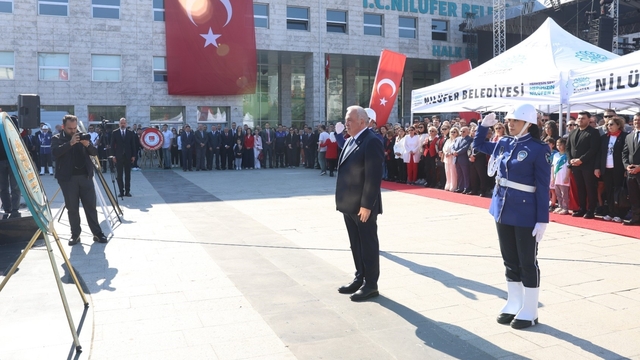 Nilüfer, 19 Mayıs'ı Cumhuriyet Meydanı'nda karşıladı