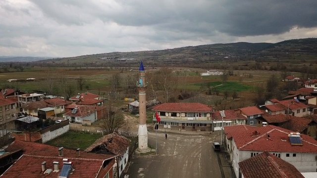 Camisiz minare köyün sembolü oldu