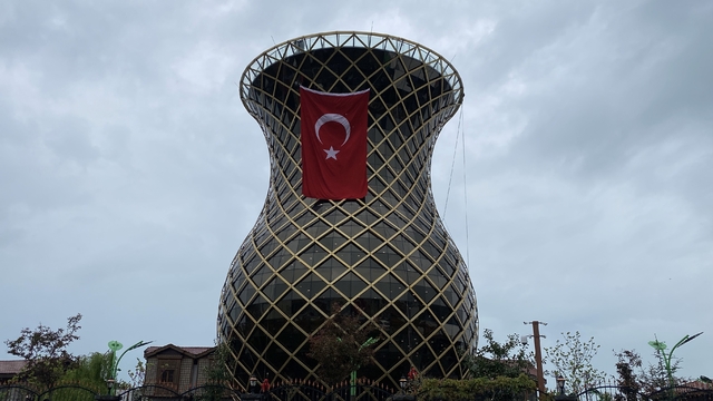 Dev çay bardağında dağcılardan Tür bayraklı 19 Mayıs gösterisi