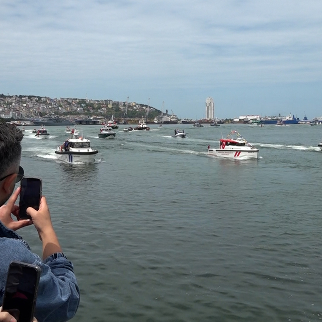 Samsun'da 19 Mayıs'a özel deniz geçit töreni ilgiyle izlendi