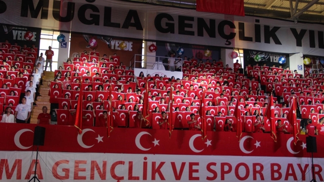 Muğla'daki 19 Mayıs coşkusu salonlara sığmadı