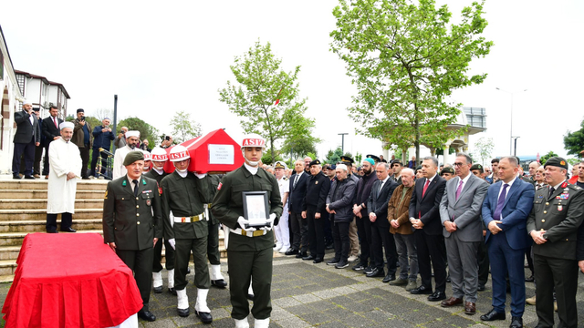 Trabzon'da Kıbrıs gazisi son yolculuğuna uğurlandı