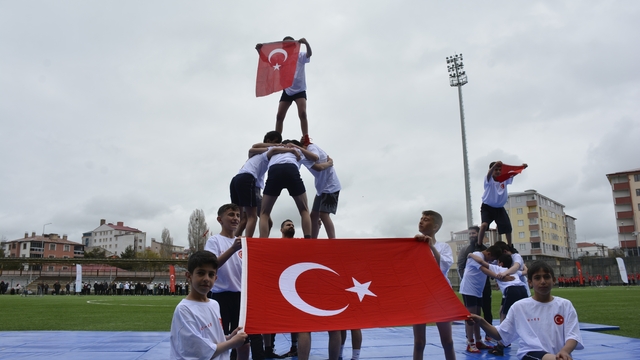 Ardahan'da 19 Mayıs coşkuyla kutlandı