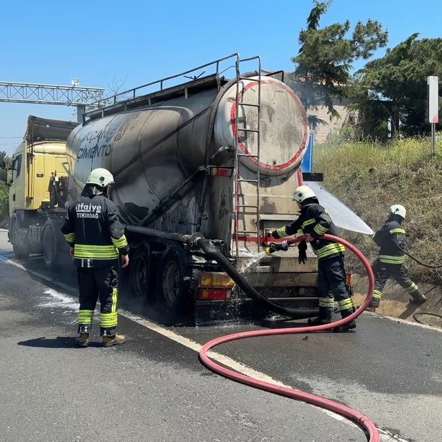 Seyir halindeki beton yüklü kamyon alevlere teslim oldu