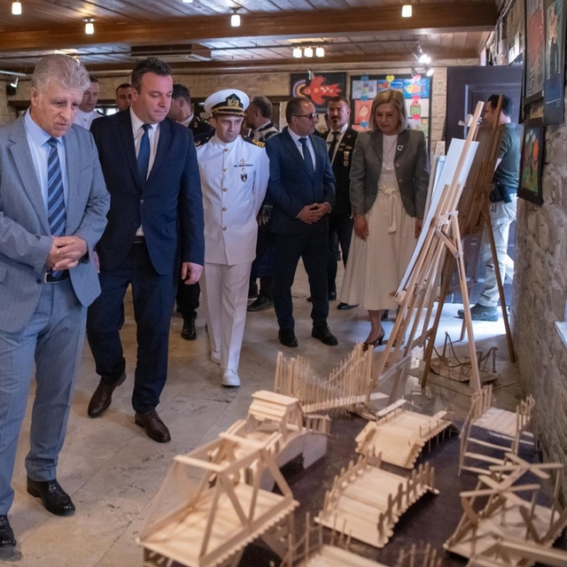 Kuşadası'nda öğrencilerin eserleri sergilendi