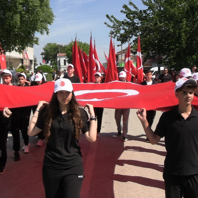 Edirne'de 19 Mayıs coşkusu: Bayrağını alan kutlama alanına koştu