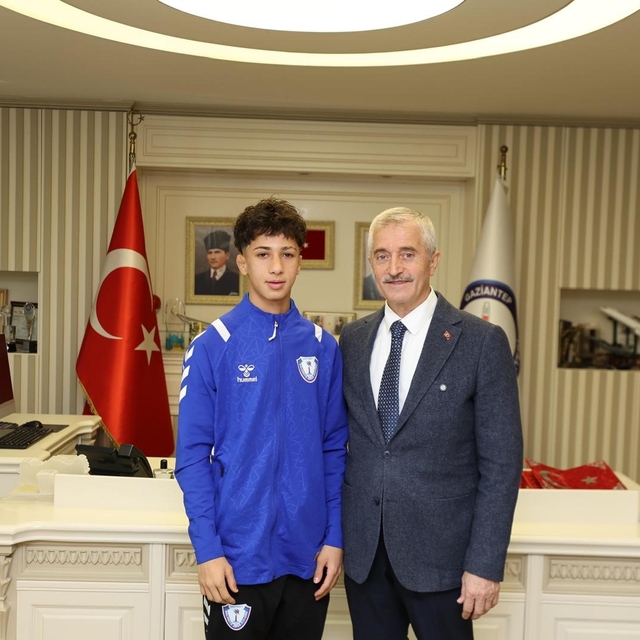 U17 Avrupa Şampiyonası'nda Muhammed Gölha'dan gümüş madalya
