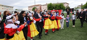 Vali Taşolar Kafkas oynadı, halay çekti