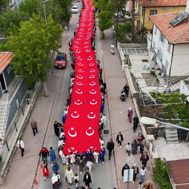 Nevşehir'de 135 metrelik Türk bayrağı ile 19 Mayıs yürüyüşü