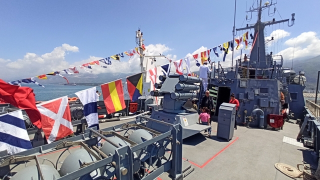 TCG Karpaz savaş gemisi ziyarete açıldı