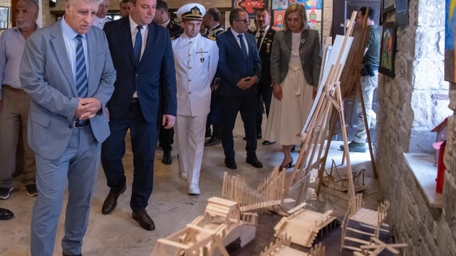 Kuşadası'nda öğrencilerin eserleri sergilendi