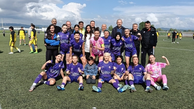 Tavşanlı Akıncılarspor kadın futbol takımı başarısı devam ediyor