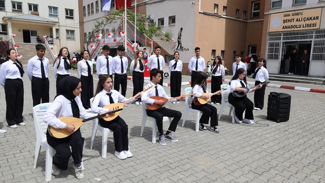 Adana, Mersin ve Hatay'ın ilçelerinde Atatürk'ü Anma, Gençlik ve Spor Bayramı kutlandı