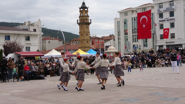 Yozgat'ta Halk Dansları Şenliği ilgiyle karşılandı