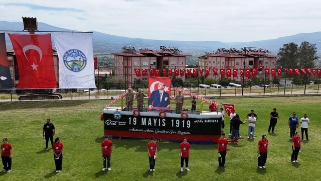 Bozdoğan'da 19 Mayıs coşkusu stadyumu doldurdu