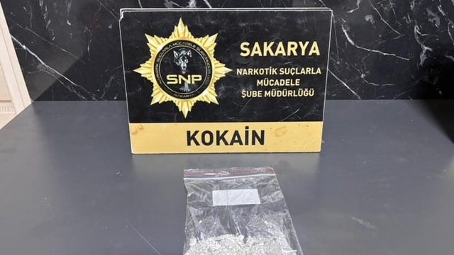 Polis ekiplerinin durdurduğu araçtan kokain çıktı: Sürücü tutuklandı