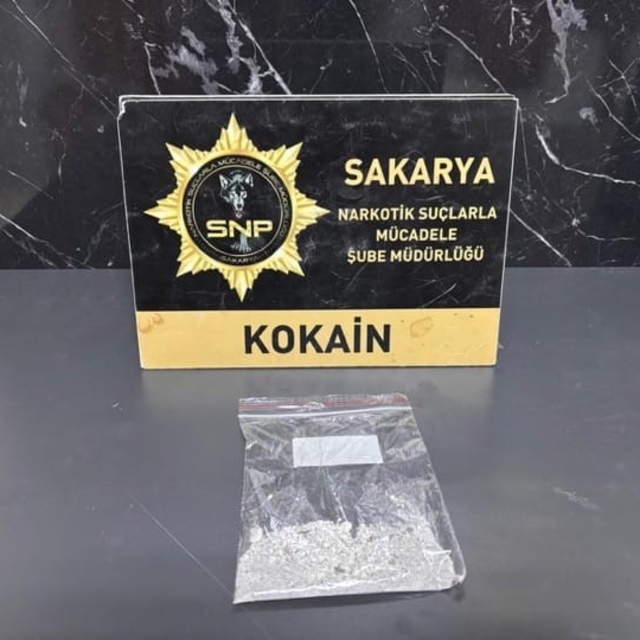 Polis ekiplerinin durdurduğu araçtan kokain çıktı: Sürücü tutuklandı