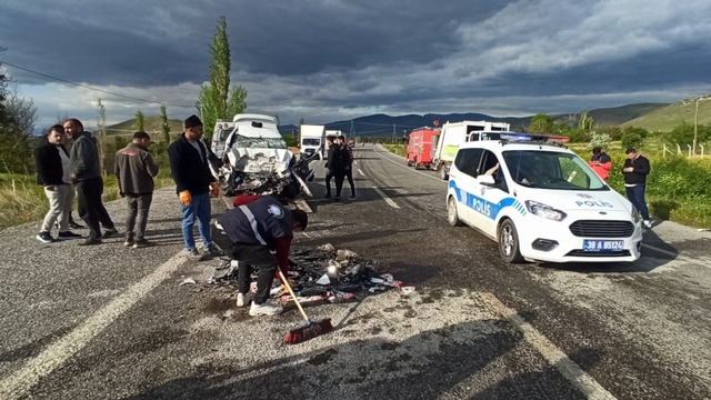 Kayseri'de hafif ticari araç ile otomobil çarpıştı: 1 ölü, 2 yaralı