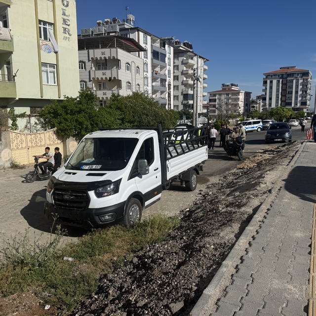 Kilis'te kamyonet ile motosikletin çarpıştığı kazada 3 kişi yaralandı