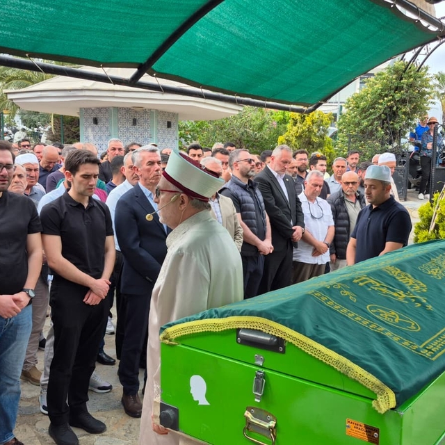 Motosikletin çarpması sonucu hayatını kaybeden imam son yolculuğuna uğurlan...
