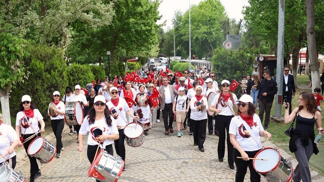 Efeler'de 19 Mayıs coşkusu Gençlik Şenliği ile yaşandı