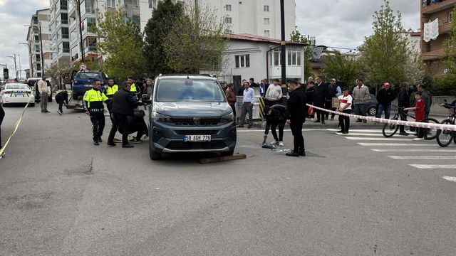 Sivas'ta hafif ticari araç ile otomobilin çarpıştığı kazada 7 kişi yaralandı