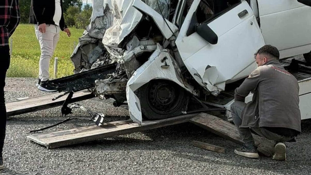 Kayseri'de otomobil ile hafif ticari araç çarpıştı: 1 ölü, 2 yaralı