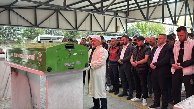 Mersin'de silahlı saldırıda hayatını kaybeden tır şoförünün cenazesi Niğde'de defnedildi