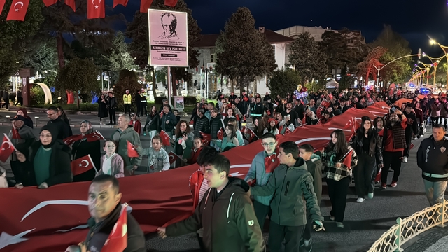 Erzincan'da 19 Mayıs için fener alayı düzenlendi