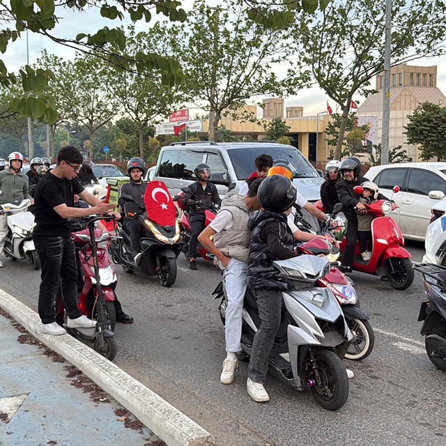 Çorlu'da şehit 2 polis memuru için konvoy düzenlendi