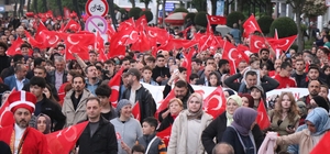 Yüzlerce Bolulu 200 metrelik Türk bayrağı eşliğinde yürüdü