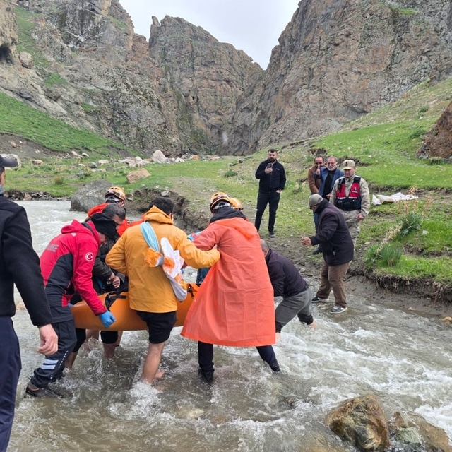 Van'da dağda mahsur kalan vatandaş kurtarıldı