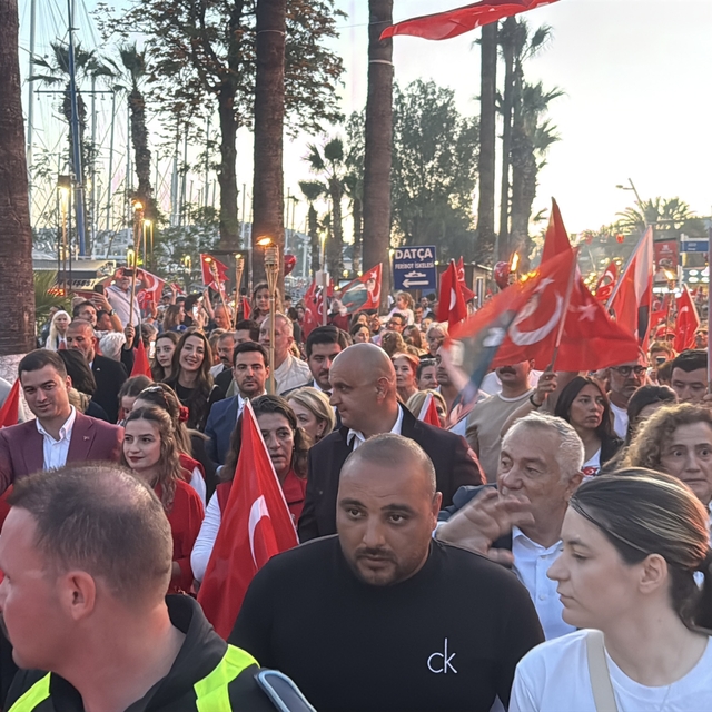 Bodrum'da '19 Mayıs' coşkusunda Sertab Erener sahne aldı
