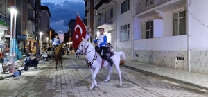 Selendi'de cirit atlı fener alayı