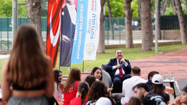 Başkan Dutlulu gençlerle bir araya geldi