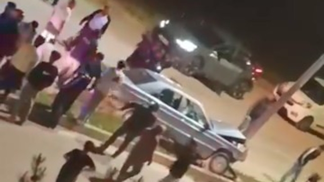 Elazığ'da otomobil aydınlatma direğine çarptı: 1 yaralı